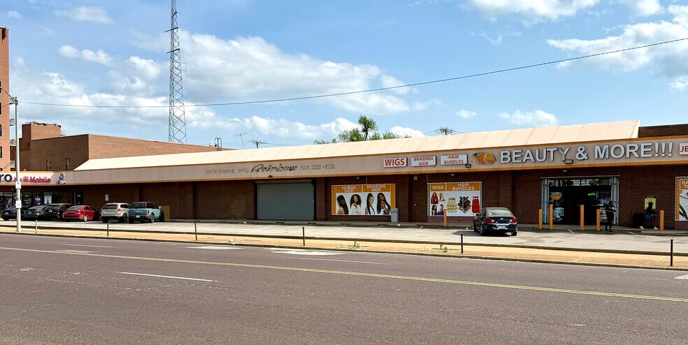 More Photos Of 4940-4956 Delmar Blvd, Saint Louis General Retail For Lease