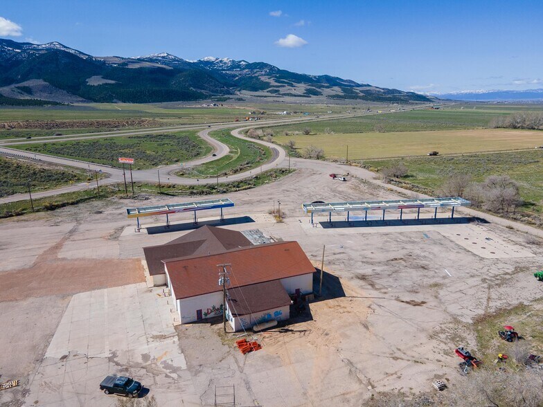 More Photos Of 225 N Highway 91, Summit Service For Lease