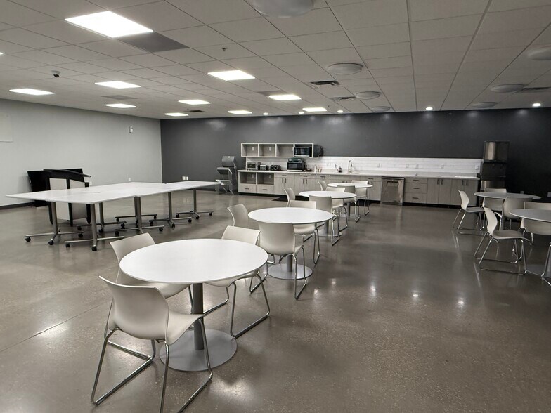 More Photos Of 509 Commerce Blvd, Crawfordville Warehouse For Lease