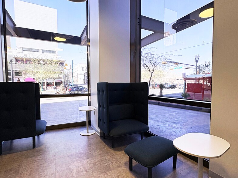 More Photos Of 221 N Kansas St, El Paso Office For Lease