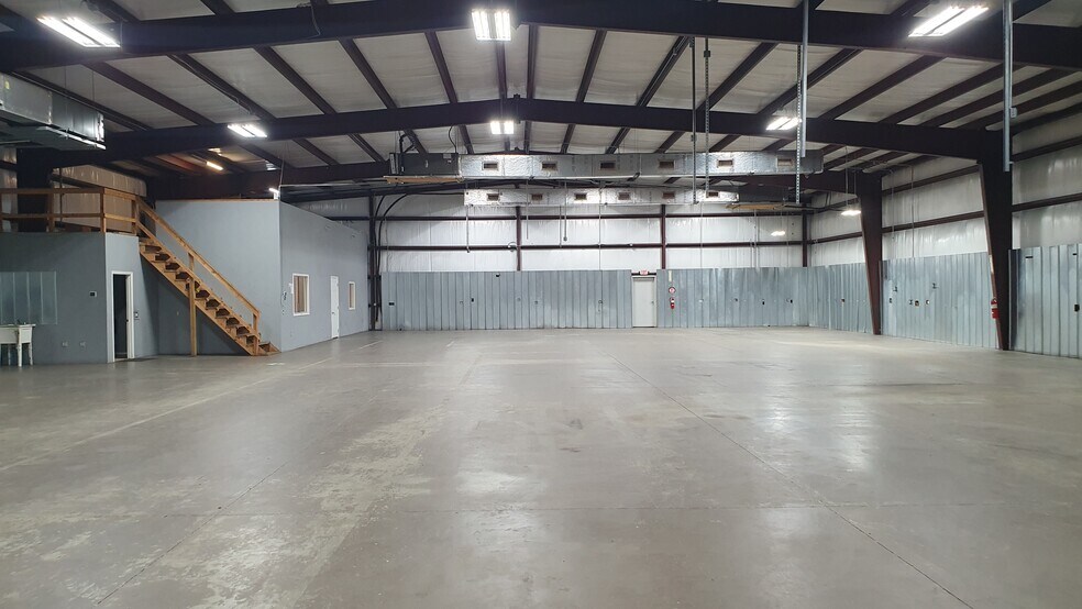 More Photos Of 7511 Oak Bluff Dr, Magnolia Warehouse For Lease