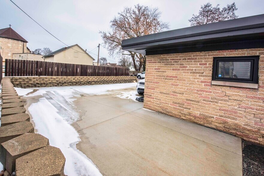 More Photos Of 110 Arcadian Ave, Waukesha Loft Creative Space For Sale