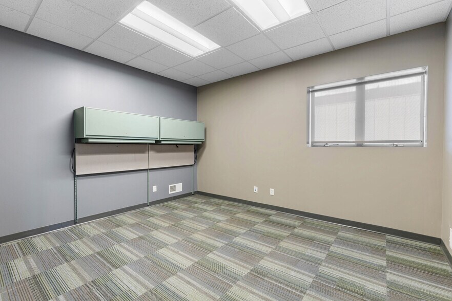 More Photos Of 1450 E Ridge Rd, Rochester Freestanding For Sale