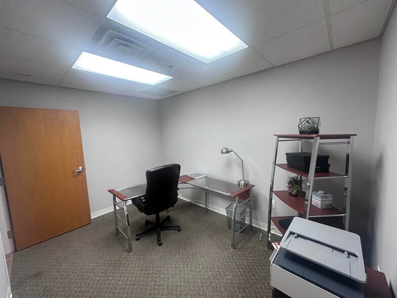 More Photos Of 948 E Franklin St, Dayton Office For Lease