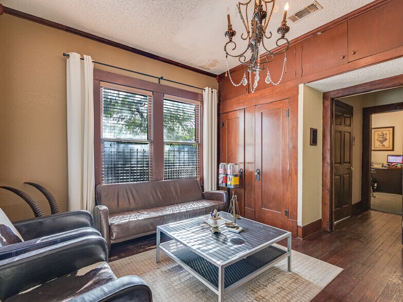 More Photos Of 1007 E 7th St, Austin Storefront Retail Office For Lease