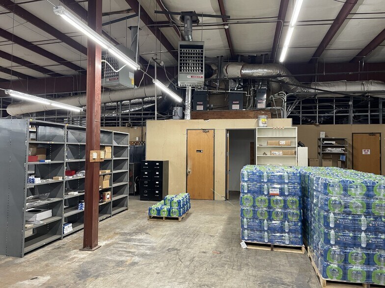 More Photos Of 5312 W 65th St, Little Rock Light Distribution For Lease