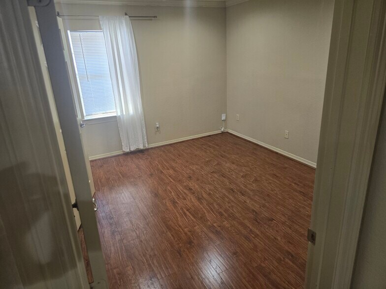 More Photos Of 2030 Portsmouth St, Houston Apartments For Sale
