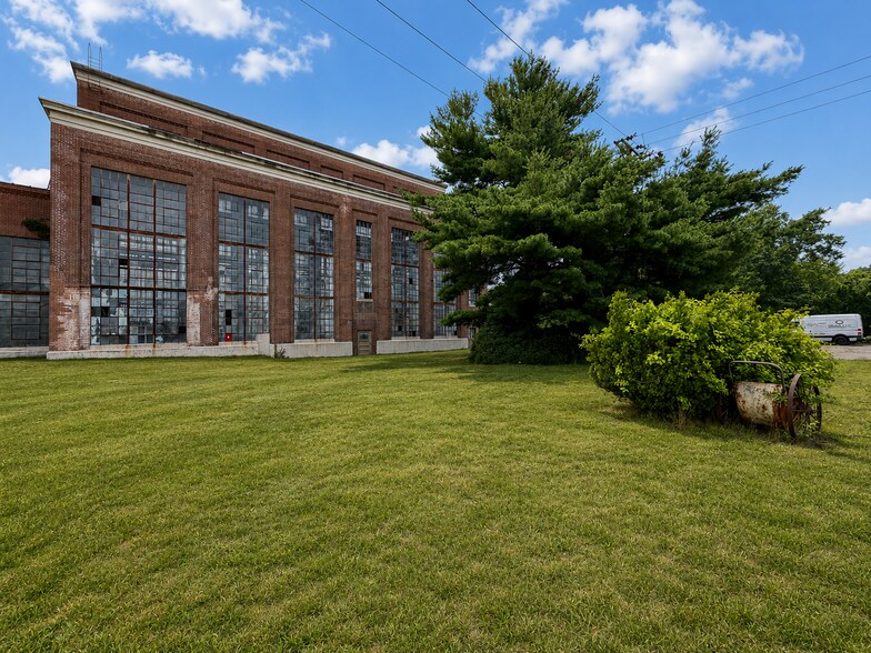 More Photos Of 620 Spring St, North Dighton Warehouse For Lease