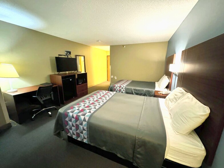 More Photos Of 1842 Madison Ave, Council Bluffs Hotel For Sale