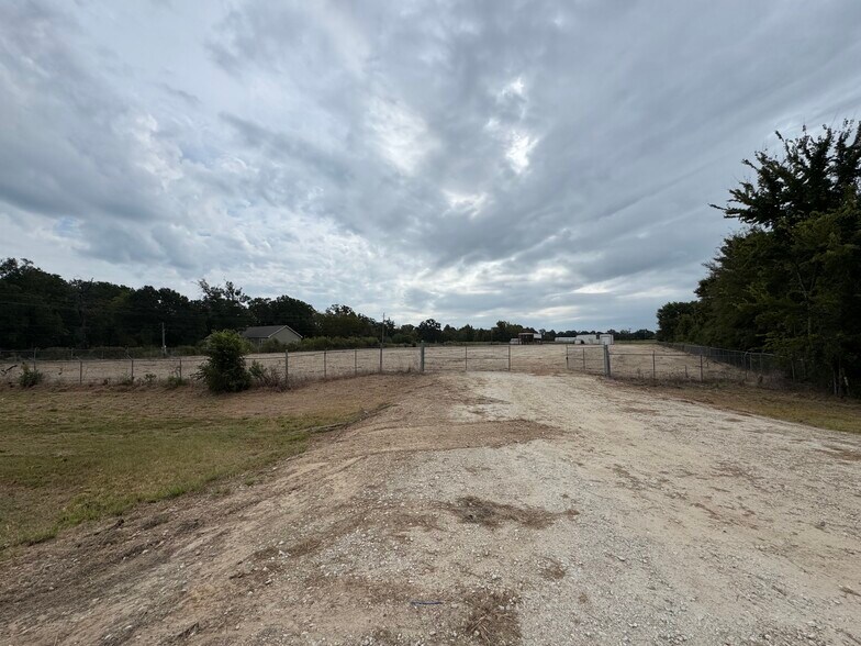 More Photos Of 9182 S US Highway 79, Palestine Service For Sale