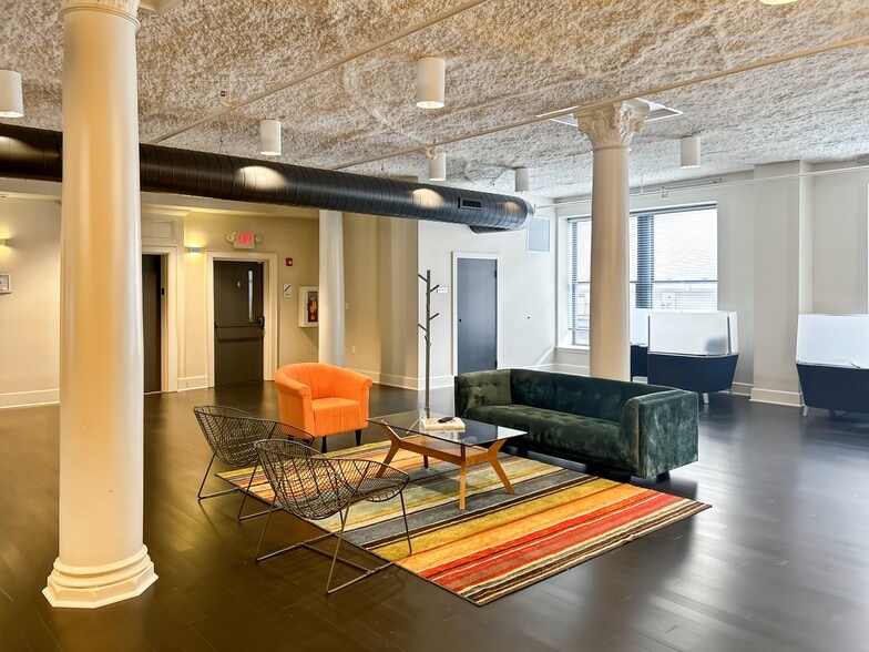 More Photos Of 22 E Washington St, Indianapolis Coworking Space