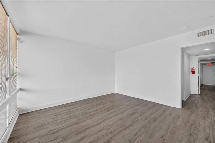 More Photos Of 28-40 E Minarets Ave, Pinedale Medical For Lease