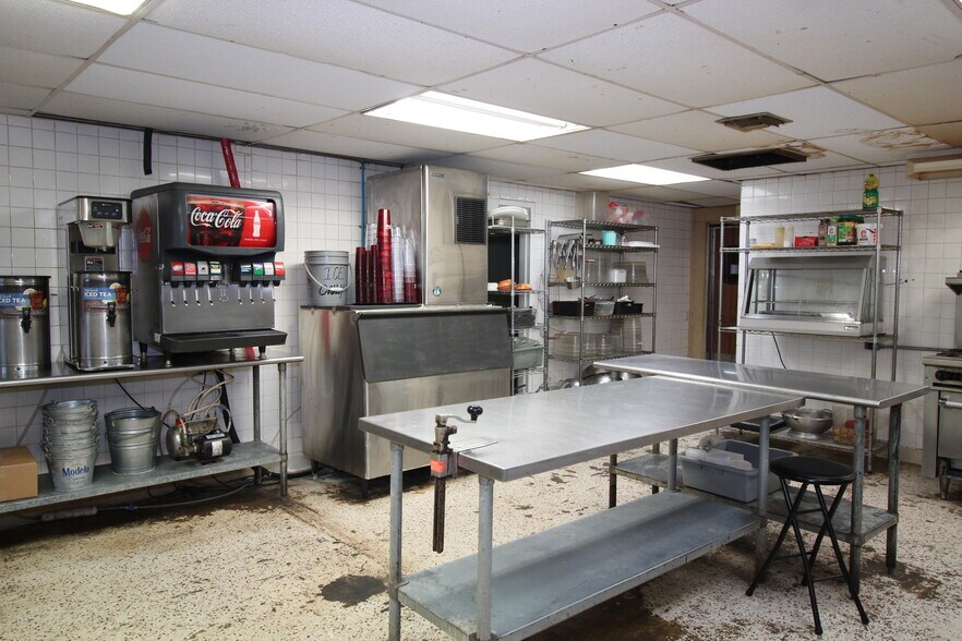 More Photos Of 700 W California St, Seymour General Retail For Sale