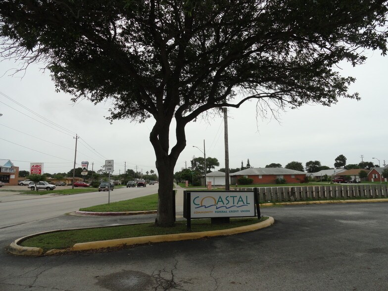 More Photos Of 2411-2421 69th St, Galveston Storefront For Lease