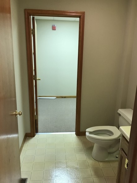 More Photos Of 1991 S State St, Dover Office For Lease