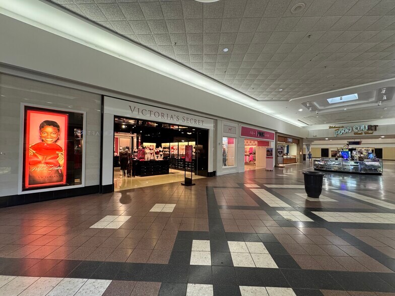 More Photos Of 777 E Merritt Island Cswy, Merritt Island Unknown For Lease