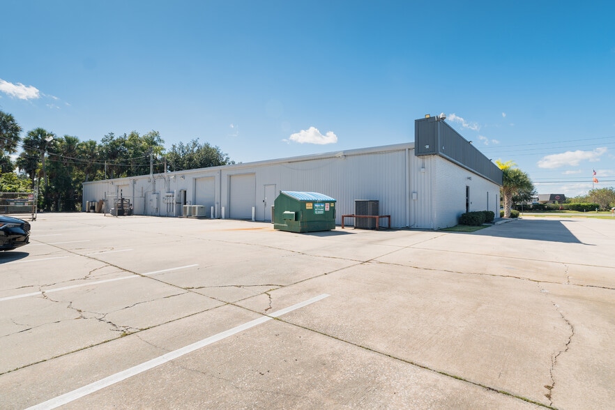 More Photos Of 2290-2298 W Airport Blvd, Sanford Flex For Lease