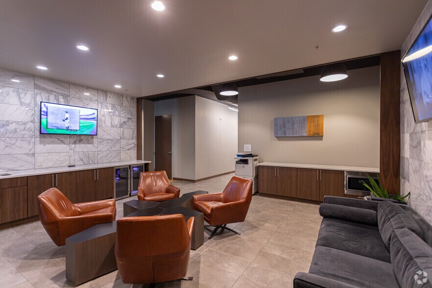 More Photos Of 2901 W Bluegrass Blvd, Lehi Office For Lease