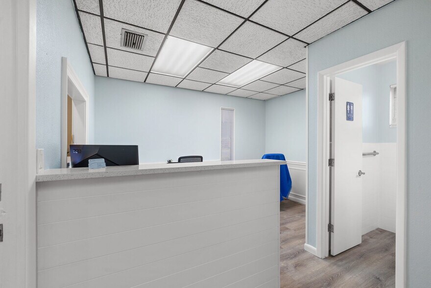 More Photos Of 1701 66th St N, Saint Petersburg Medical For Sale