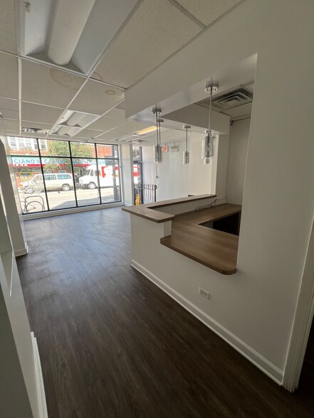 More Photos Of 1719 W 18th St, Chicago Storefront Retail Residential For Lease