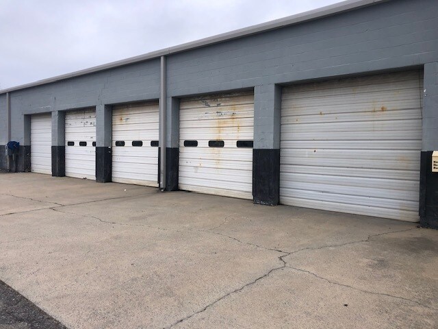 More Photos Of 140 W 3rd St, Washington Service For Lease