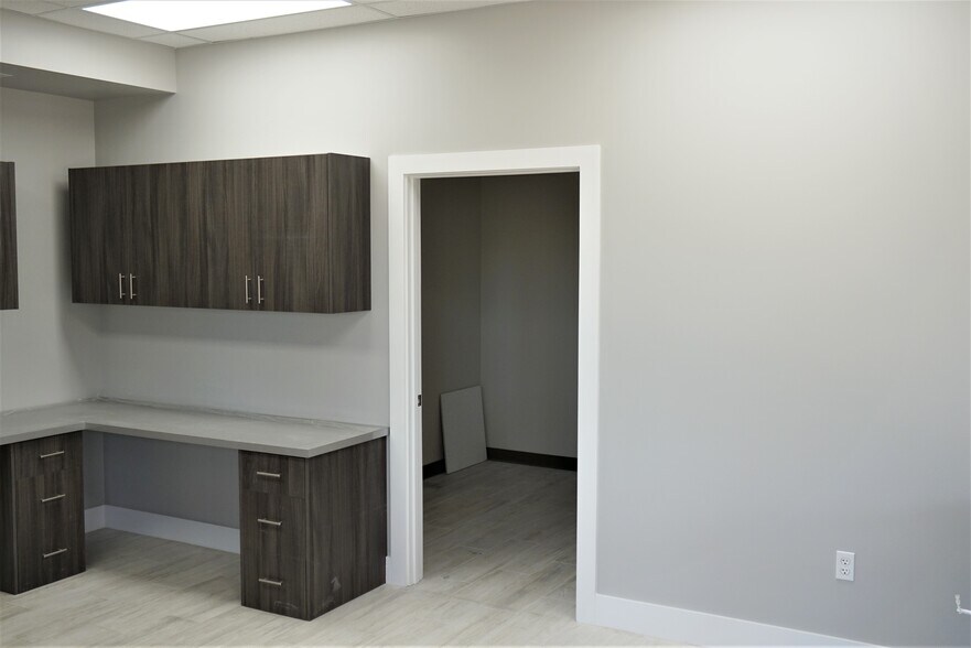 More Photos Of 2923 S Federal Hwy, Boynton Beach General Retail For Lease