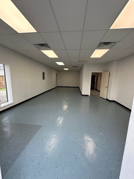 More Photos Of 2403 Galveston Ave, Pearland Freestanding For Lease