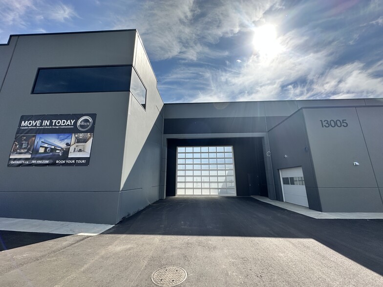 More Photos Of 13005 93 Av SW, Edmonton Self Storage For Sale