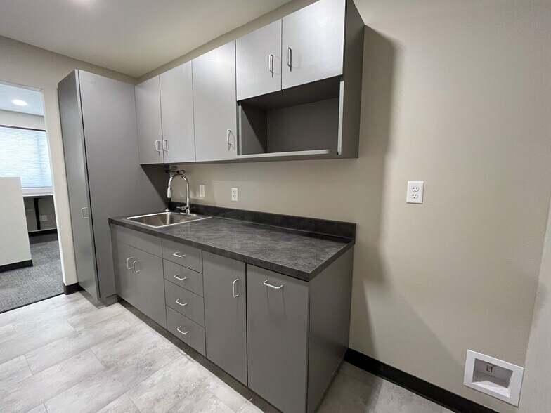 More Photos Of 2004 Creek Dr, Rapid City Warehouse For Lease