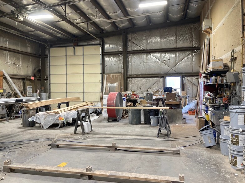 More Photos Of 2405 Parview Rd, Middleton Warehouse For Lease