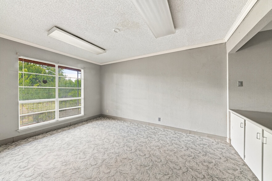 More Photos Of 1131 Babcock Rd, San Antonio Office Residential For Sale
