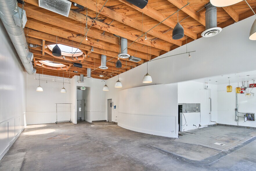 More Photos Of 414 N La Cienega Blvd, Los Angeles Restaurant For Sale