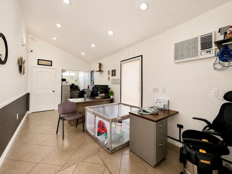 More Photos Of 5666 Etiwanda Ave, Jurupa Valley Storefront For Sale
