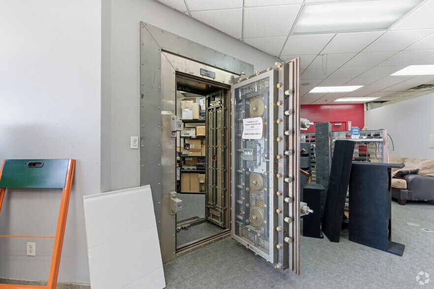 More Photos Of 1760 W Florida Ave, Hemet Freestanding For Sale