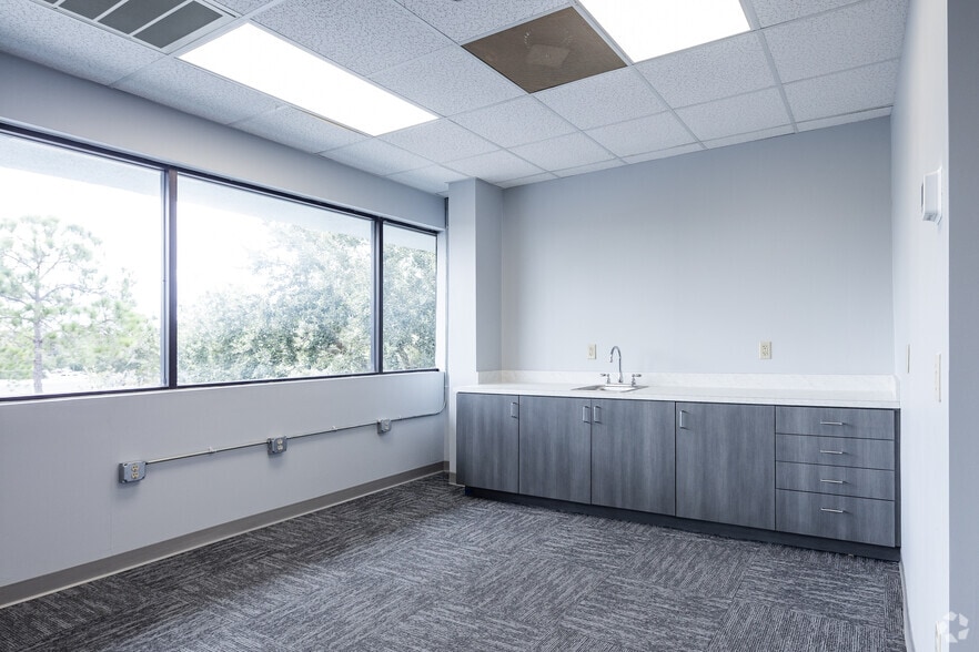 More Photos Of 7601-7625 Little Rd, New Port Richey Unknown For Lease