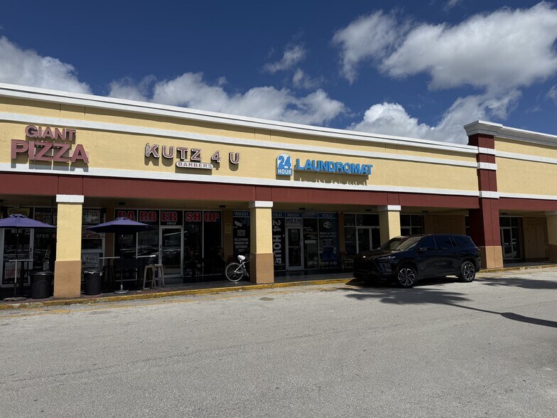 More Photos Of 6805-7031 Taft St, Hollywood Unknown For Lease