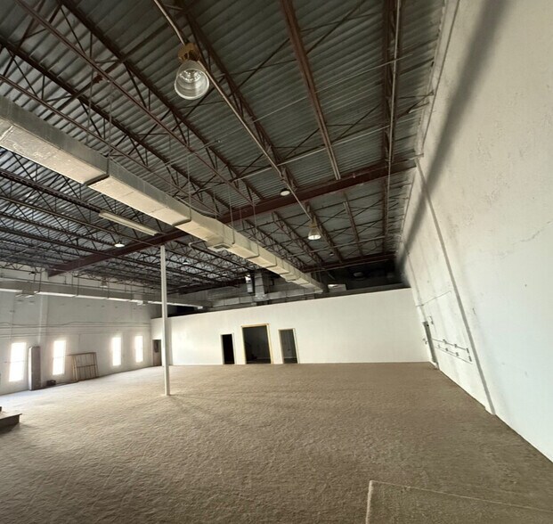 More Photos Of 2480 W 82nd St, Hialeah Warehouse For Lease