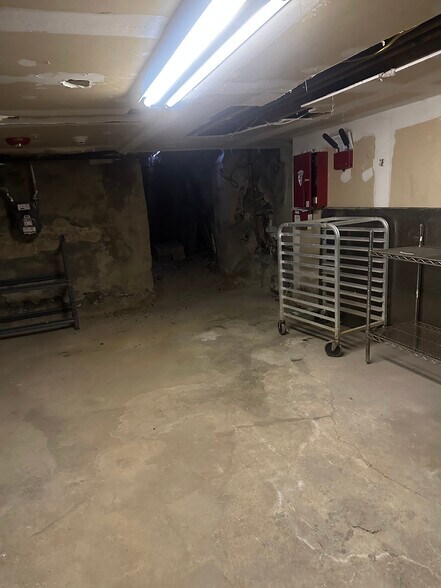 More Photos Of 522 S 5th St, Philadelphia Storefront Retail Residential For Lease