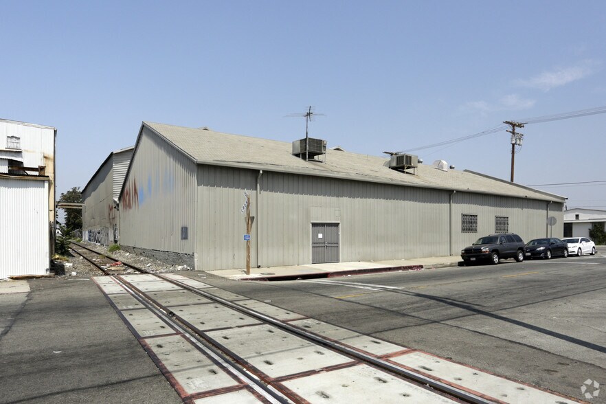 More Photos Of 2040-2068 E 37th St, Vernon Warehouse For Lease