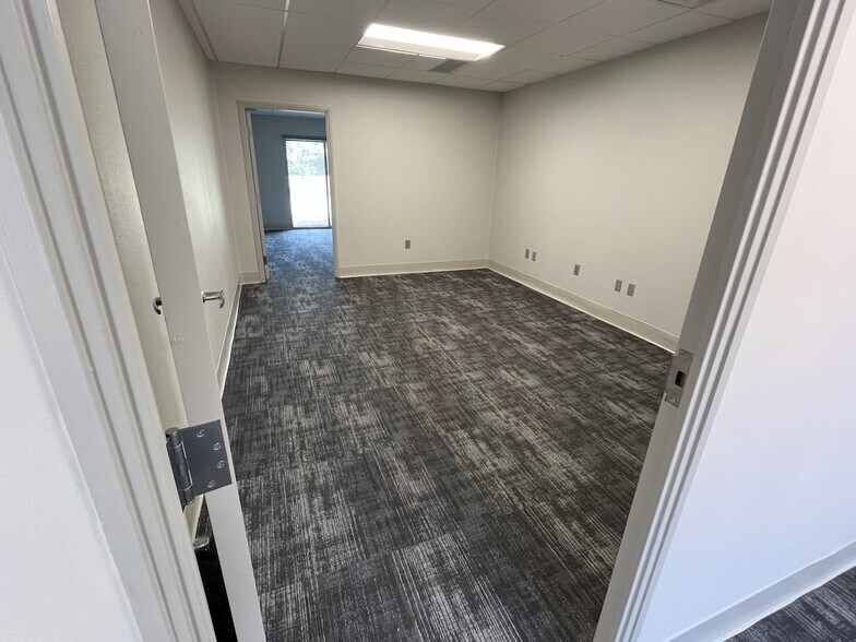 More Photos Of 4110 Southpoint Blvd, Jacksonville Coworking Space