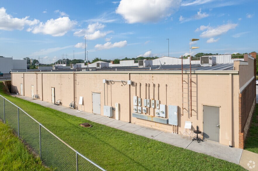 More Photos Of 3870-3998 Bremen Xing, Bremen General Retail For Sale