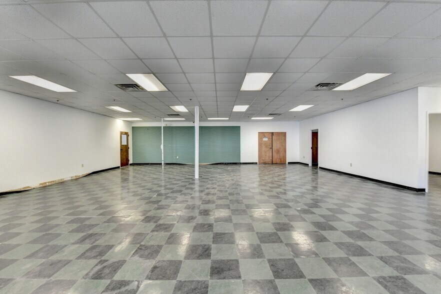 More Photos Of 2679 Peachtree Sq, Doraville Warehouse For Sale