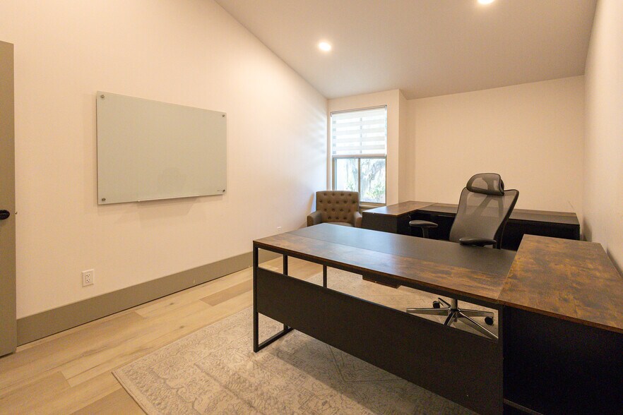 More Photos Of 521 SE 2nd St, Ocala Office For Lease