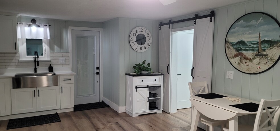 More Photos Of 3351 Bahia Vista St, Sarasota Storefront For Sale