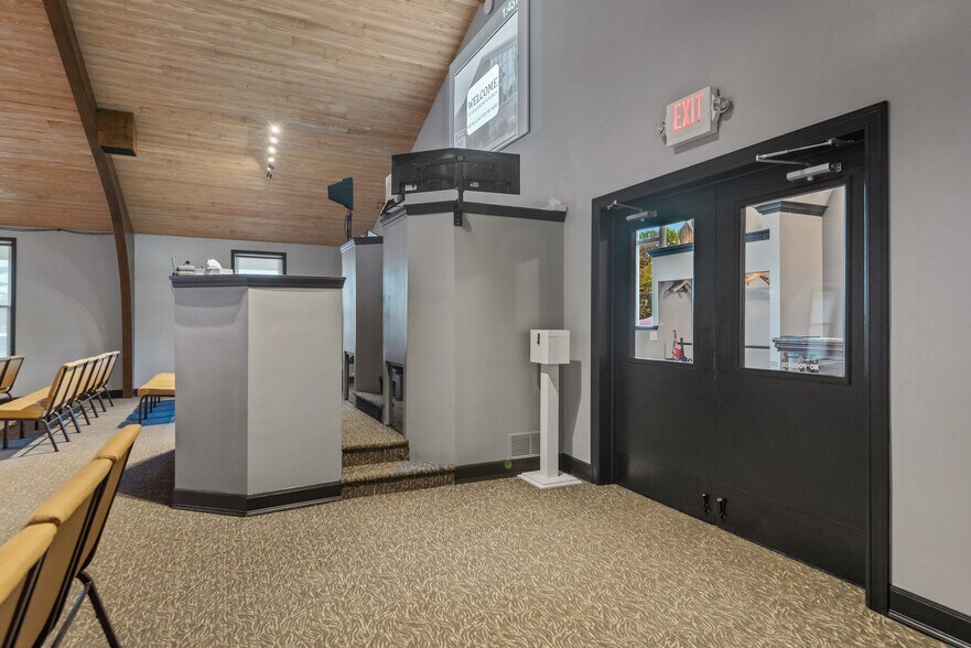 More Photos Of 2450 Pontoon Rd, Granite City Religious Facility For Sale