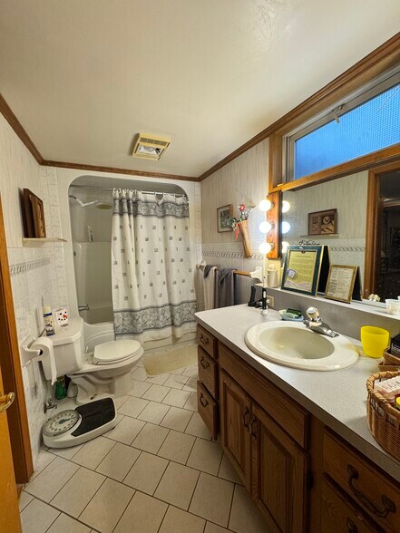 More Photos Of 44 Pittstown Rd, Clinton Township Office Residential For Sale