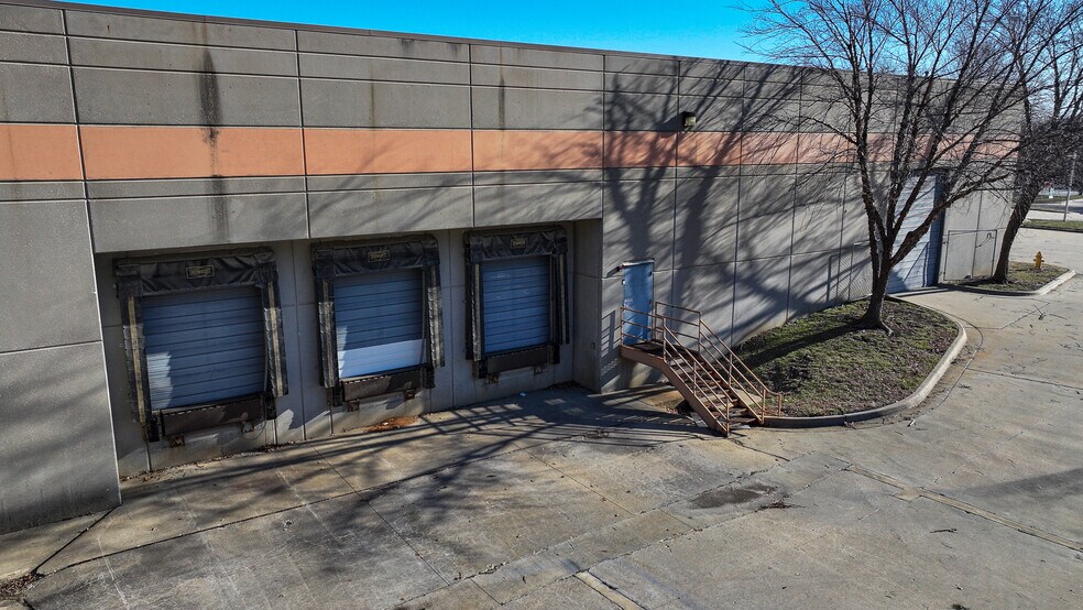 More Photos Of 801 N Meadowbrook Dr, Olathe Warehouse For Sale