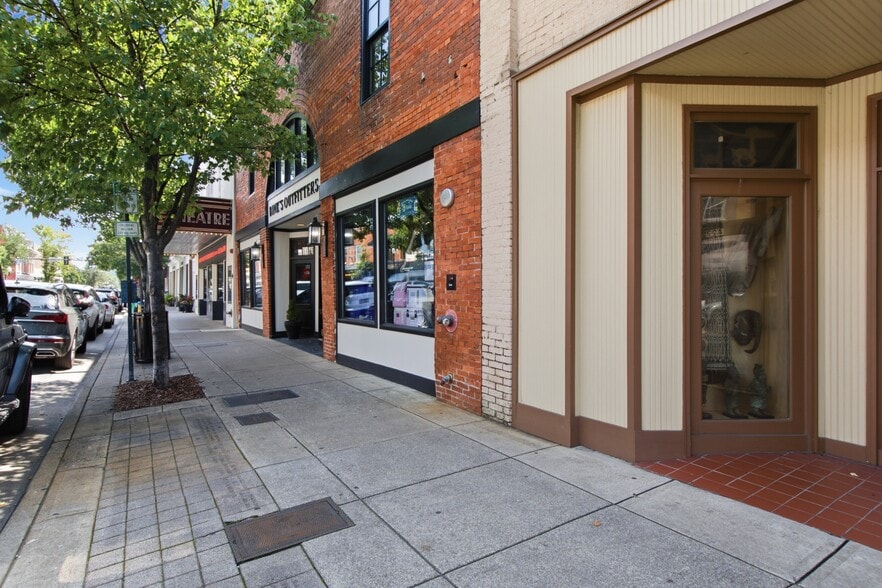 More Photos Of 421 Main St, Franklin Storefront Retail Office For Lease