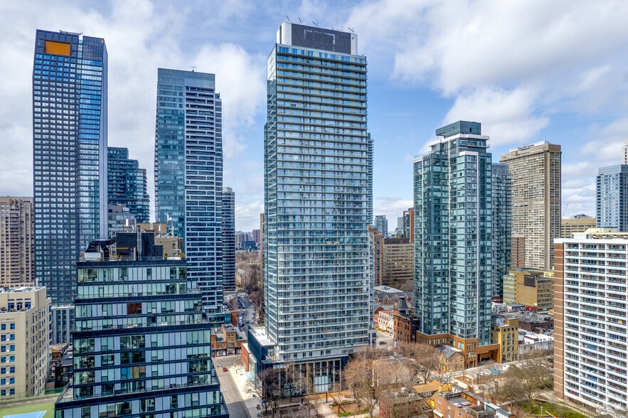 More Photos Of 599 Yonge St, Toronto Apartments For Sale