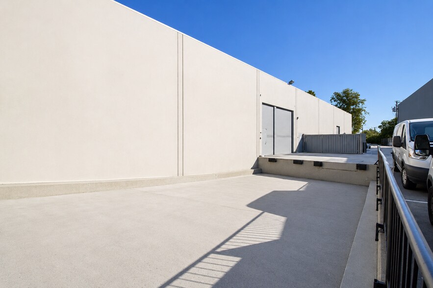 More Photos Of 3975 Landmark St, Culver City Warehouse For Lease